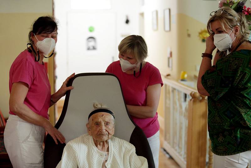 Rekordmanka Marie Cenková z Hrušek na Vyškovsku je nejstarší ženou na jižní Moravě. V úterý oslavila sto sedmé narozeniny.