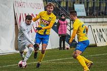 V prvním jarním domácím utkání fotbalisté Vyškova (bílé dresy) v Drnovicích jen remizovali s Opavou 1:1.