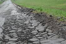 Poničené silniční úseky v Rousínově, Vážanech nad Litavou, Bohdalicích a na Zouvalce.