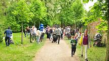 Zámecký park ve Slavkově byl poslední květnovou sobotu plný pohádkových bytostí. Lidé si užili také jarmark. Pořadatelé rozdali odměny 3,5 tisícům dětí.