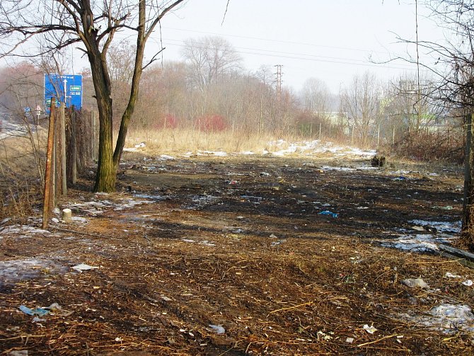 Z areálu v Kroměřížské ulici ve Vyškově nechalo město odvézt 15 tun odpadu.