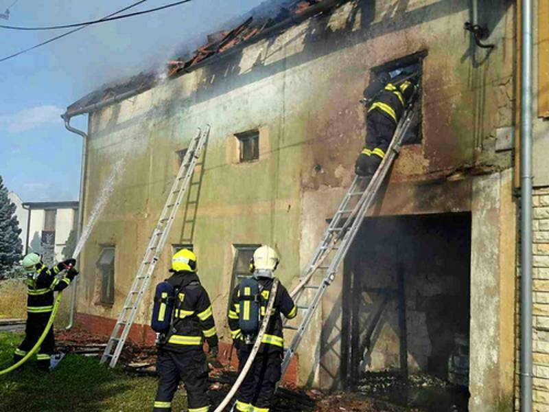 Ve Švábenicích hořel ve čtvrtek v podvečer rodinný dům. V sobotu ráno se znovu rozhořel.