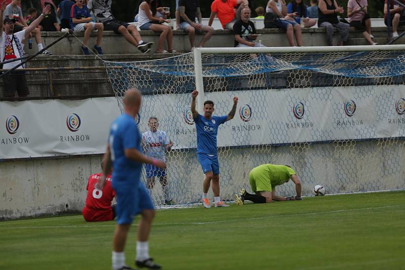 Exhibiční vzpomínkový fotbalový zápas mezi hráči původního Boby Brno a FC Petra Drnovice na drnovickém stadionu.