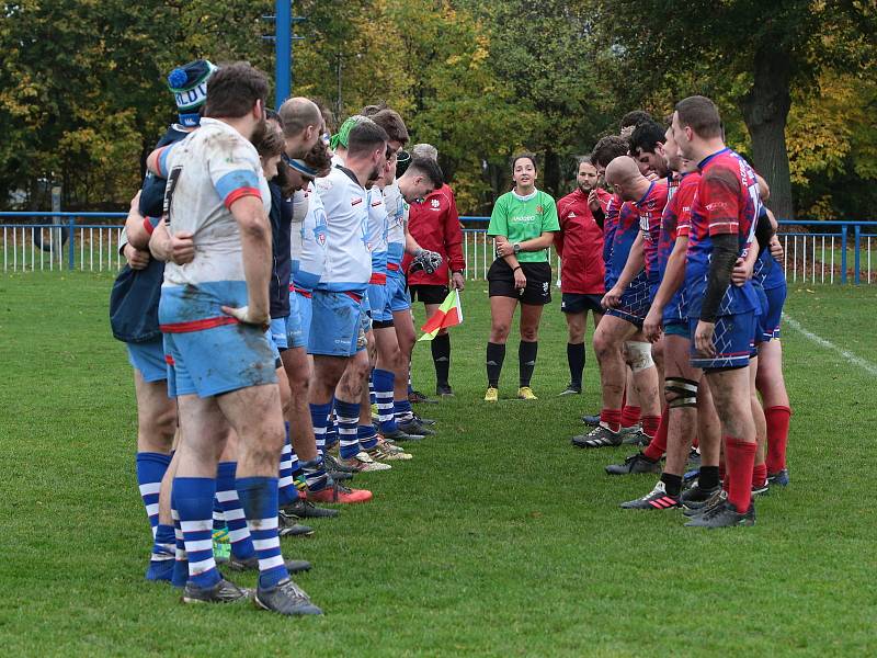 Ragbisté Vyškova (modré dresy) v Poháru ČSRU XV porazili spojený tým Říčany B/ARC Iuridica 21:17.