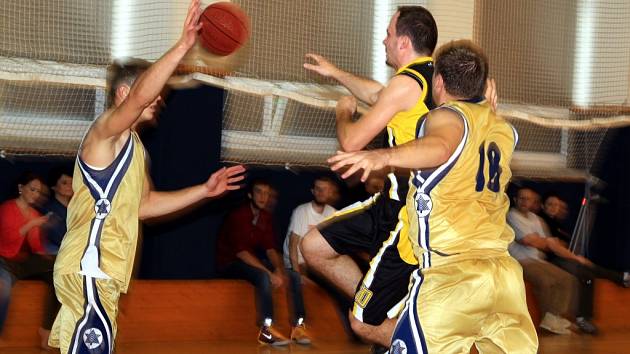 Výhrami nad Hlukem a Uherským Brodem zahájili basketbalisté BK Vyškov nový ročník oblastního přeboru II. třídy.