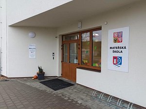 Nová budova školky v Šaraticích.