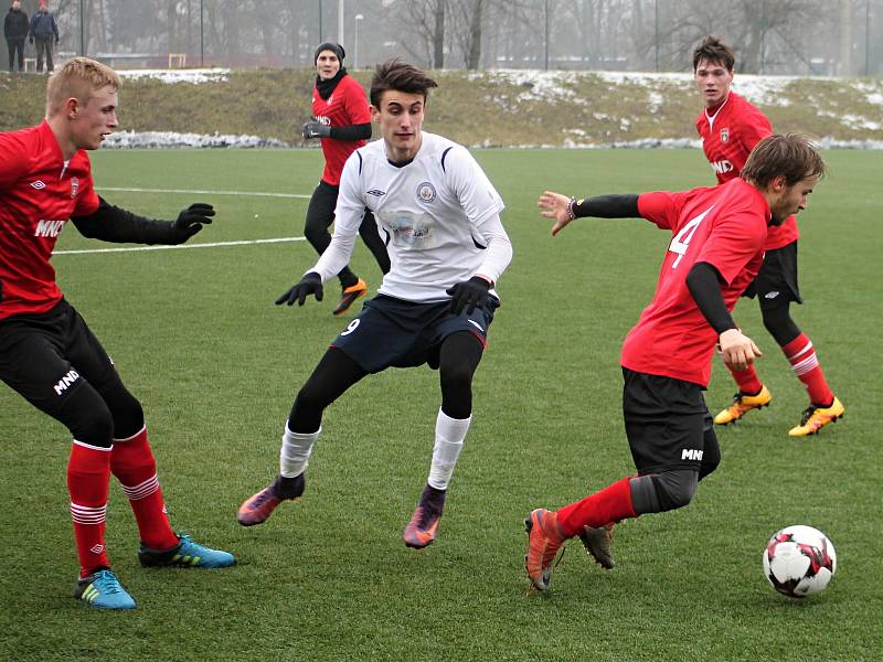 V přípravném fotbalovém utkání dvou účastníků Moravskoslezské ligy porazil MFK Vyškov FK Hodonín vysoko 7:2. Zápas se hrál na vyškovském umělém trávníku.