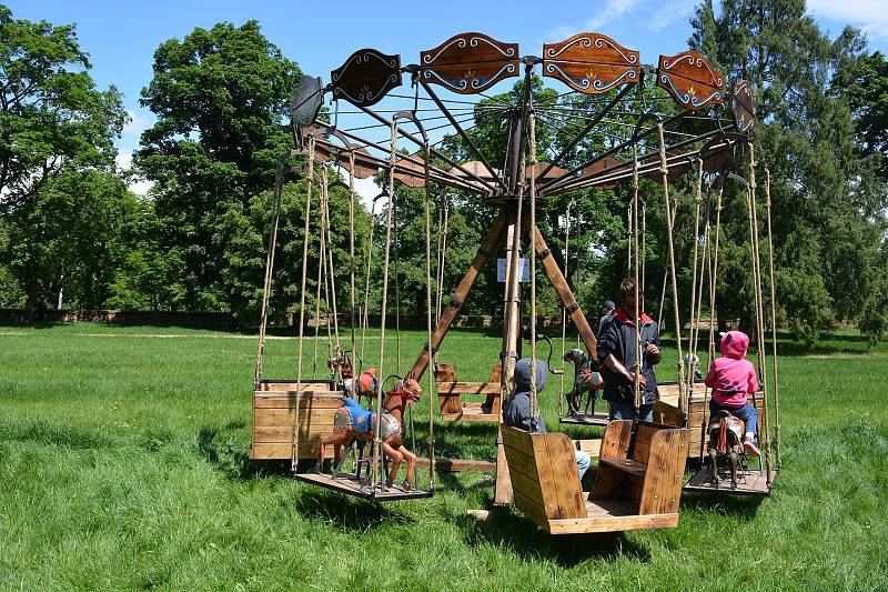 Farmářské a řemeslné trhy zaplnily v sobotu 30. května park zámku ve Slavkově u Brna.