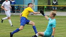 V přípravném utkání na hřišti v Křižanovicích u Bučovic porazili fotbalisté Vyškova (bílé dresy) Velkou Bíteš 8:1.