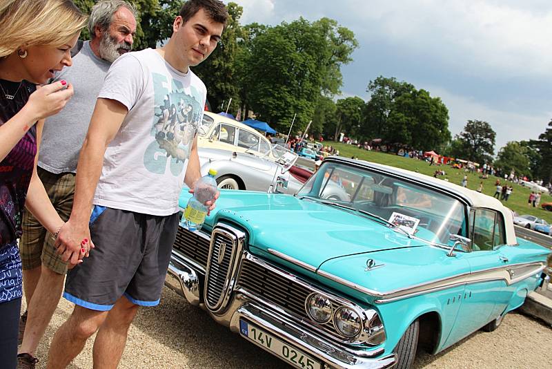 Slavkovský zámecký park hostil 22. ročník Oldtimer festivalu.