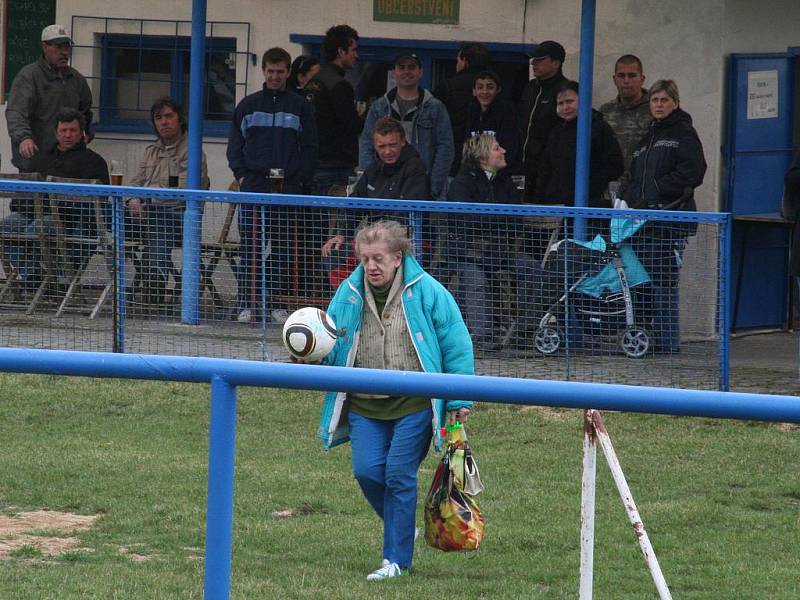 Derby v I.A třídě: Slovan Ivanovice na Hané vs FC Bučovice