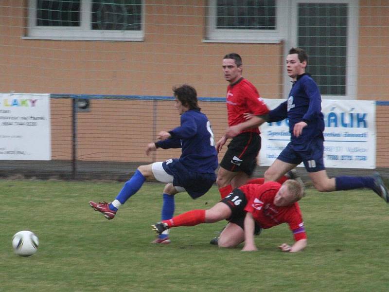 Derby v I.A třídě: Slovan Ivanovice na Hané (v červeném) vs FC Bučovice