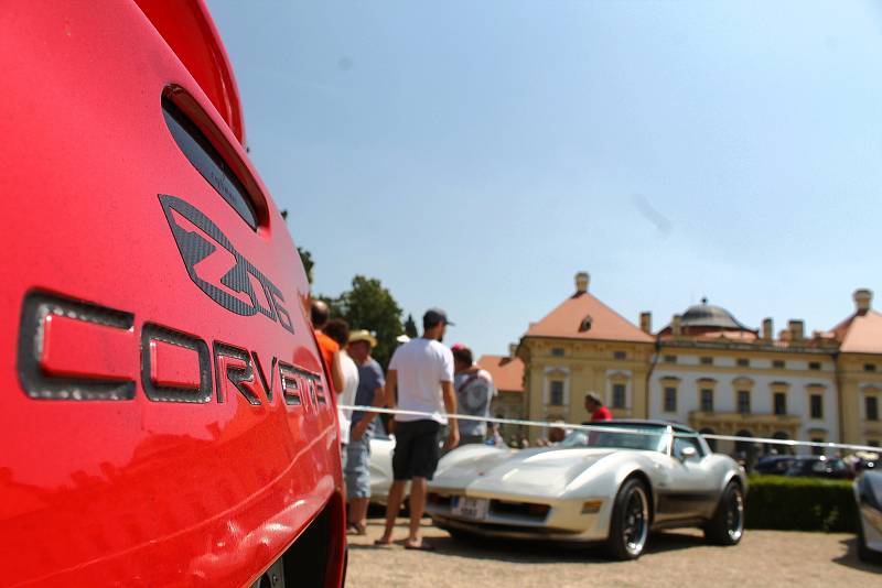 Slavkovský zámek znovu hostil nejen veterány. Oldtimer festival navštívily tisíce lidí.