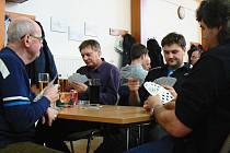 V Krásensku se v sobotu konal tradiční turnaj v mariáši. Svůj karbanický um hráči poměřili v sedmi soutěžních kolech.