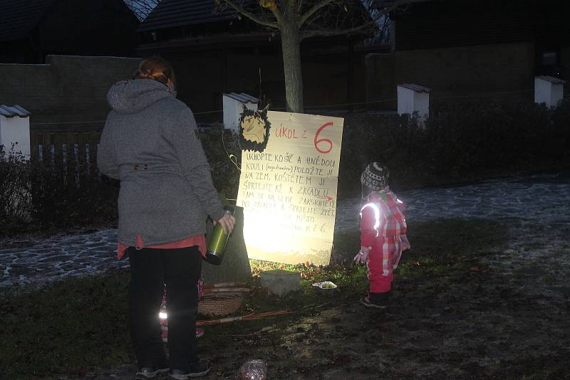 Rodiny s dětmi putovaly ve vyškovské zoo po čertovské stezce.