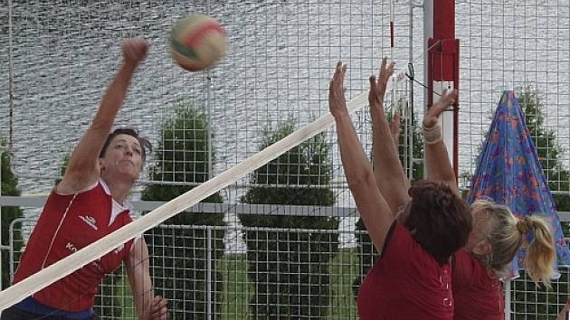 Jedenáctý ročník republikového mistrovství seniorek ve volejbale se uskuteční tento víkend v Křenovicích. Domácí tým věří nejen ve svůj úspěch, ale také ve velkou kvalitu celé akce.