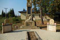 Památník obětem válek v bučovických Kloboučkách je opravený