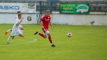 Fotbalisté Vyškova si Uničovem vyzkoušeli své nové domácí prostředí pro II. ligu na stadionu v Drnovicích.