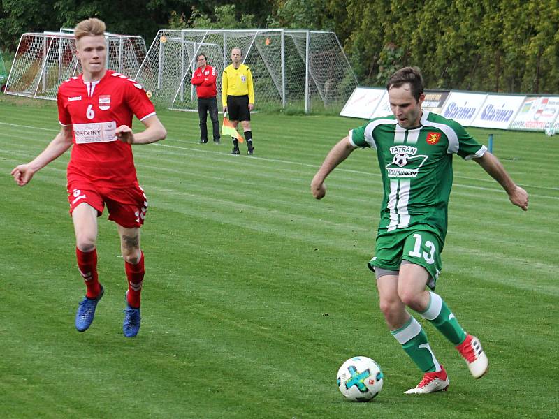 V semifinále krajského poháru porazili fotbalisté Startu Brno (červené dresy) Tatran Rousínov 4:1.