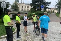 Dodržování pravidel a povinnou výbavu cyklistů kontrolují po celé léto policisté ve Vyškově a jeho okolí.