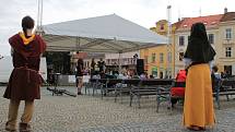 Dny památek – Dny evropského dědictví Vyškov začaly na Masarykově náměstí ve Vyškově v pátek. Hned několikrát se předvedlo například Divadlo bez střechy.