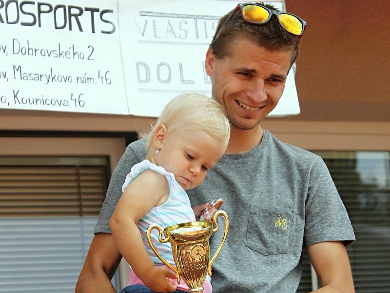 Běh Vyškovem - Vyškovskou 12 - vyhráli Tomáš Steiner a Irena Pospíšilová