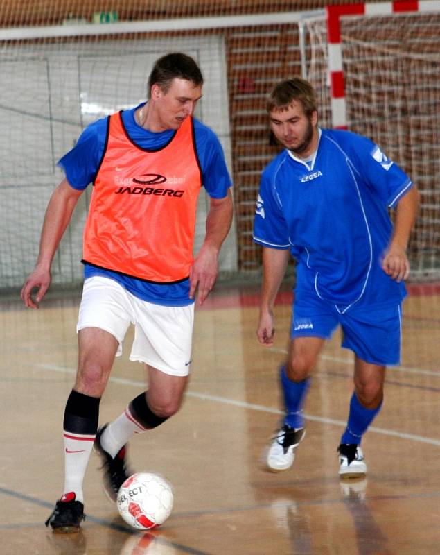 Šestnáct týmů se zúčastnilo 6. ročníku futsalového Lazor Cupu ve Vyškově. Zvítězil speciálně složený tým Vamos Vyškov.