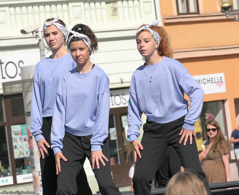 Při Majákovské akademii představily děti a mládež ukázky různých činností, kterým se věnují v kroužcích.