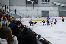 Ve 13. kole II. ligy podlehli hokejisté Vyškova (bílé dresy) Havířovu 2:3 po prodloužení.