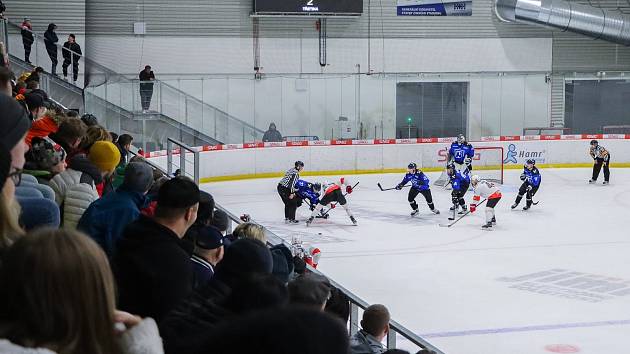Ve 13. kole II. ligy podlehli hokejisté Vyškova (bílé dresy) Havířovu 2:3 po prodloužení.