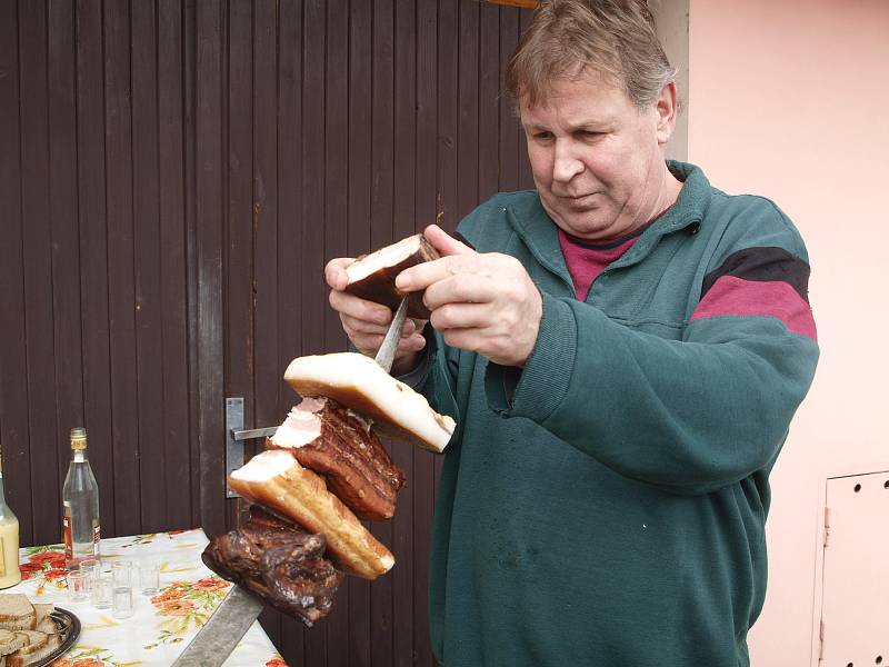 Ve Hvězdlicích oslavili tradiční ostatky.