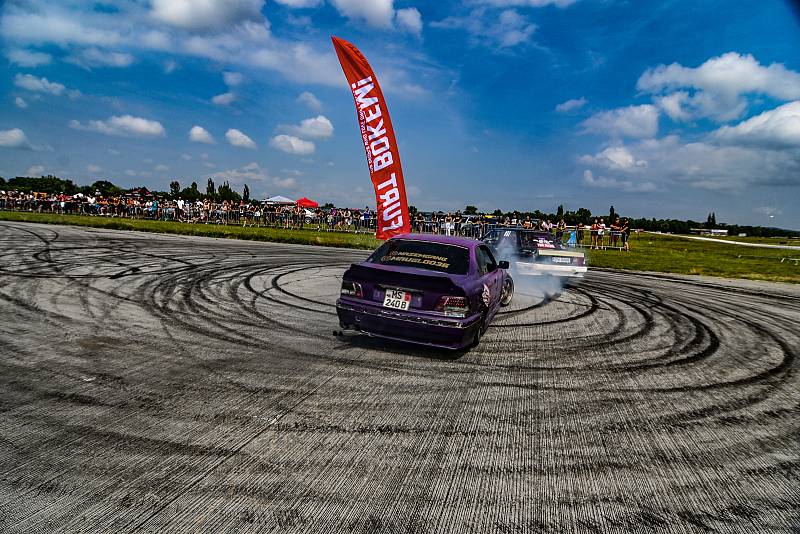 Tuning motor party mohli navštívit o uplynulém víkendu lidé na vyškovském letišti.