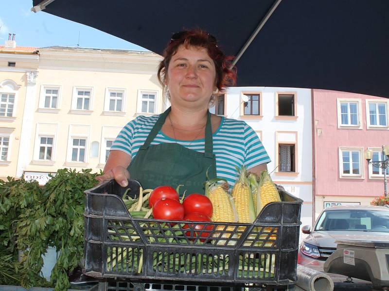 Farmářské bedýnky s čerstvou zeleninou a ovocem jsou podle prodejců na Vyškovsku stále populárnější. K častým zákazníkům, jak tvrdí, tak už nepatří jen vegetariáni.