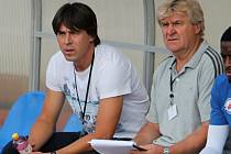 Bývalý stoper Slovácka a Brna Jan Trousil (vlevo) vede společně s asistentem Josefem Mazurou fotbalisty třetiligového Vyškova..