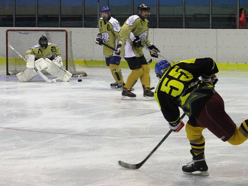 V odvetném finálovém utkání vyškovské hokejové hobbyextraligy vyhrál ESO Team nad mužstvem Vyhaslé Hvězdy 3:1 a po vítězství v prvním zápase 4:2 je celkovým vítězem. 