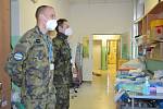 Vyškovští vojáci zůstanou v jihomoravských nemocnicích i přes svátky.