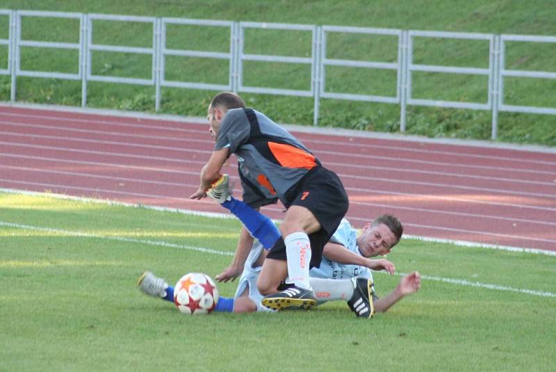 V utkání moravskoslezské fotbalové divize MFK Vyškov porazil FC Vracov 1:0 brankou Richarda Dostálka z pokutového kopu. 0:0.