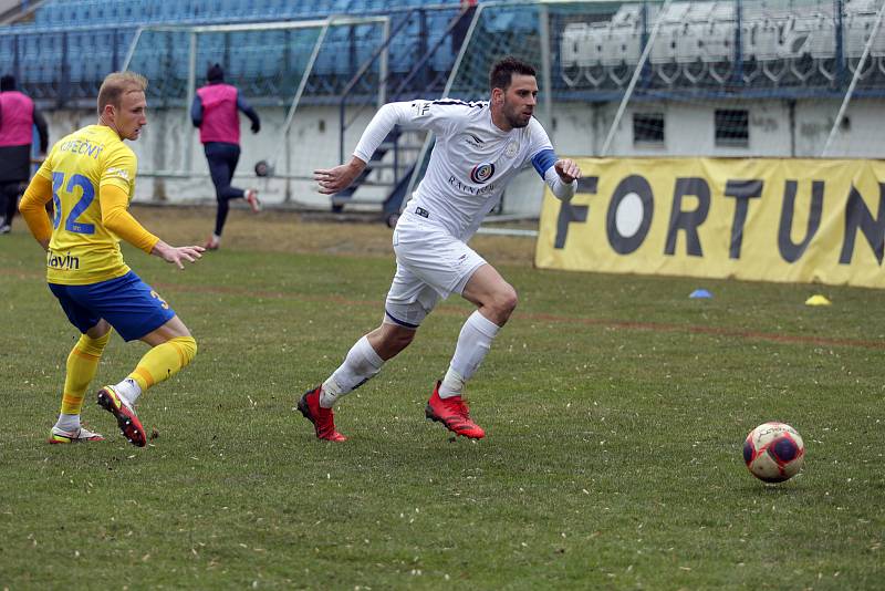 Vyškovští fotbalisté (v bílém) porazili na úvod jarní části druhé ligy Opavu 4:1.