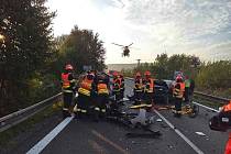 Srážka dvou aut zastavila provoz na silnici I/50 u Vícemilic na Vyškovsku.