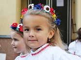Na letošních Václavských hodech stárci a stárky z Ruprechtova zatančili českou besedu. Publikum potěšilo i vystoupení dětí.