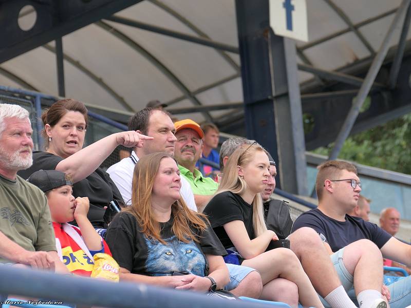 Při příležitosti devadesáti let fotbalu v Drnovicích zažil tamní stadion exhibiční fotbalový zápas.