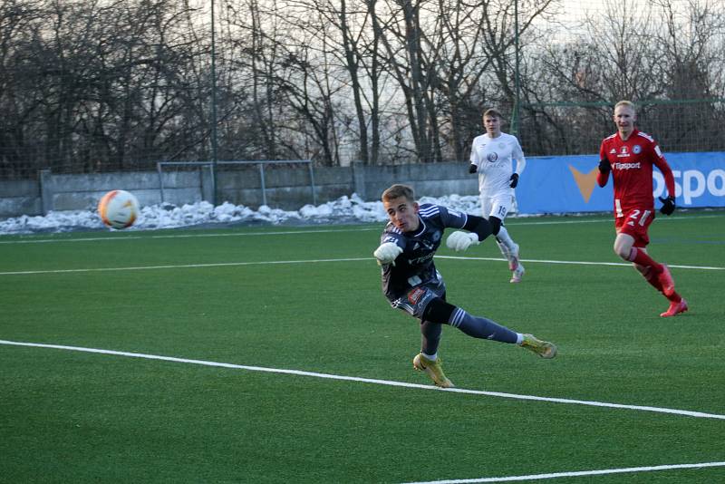 Fotbalisté MFK Vyškov (bílé dresy) rozehráli Zimní Tipsport ligu porážkou se Sigmou Olomouc 2:4.
