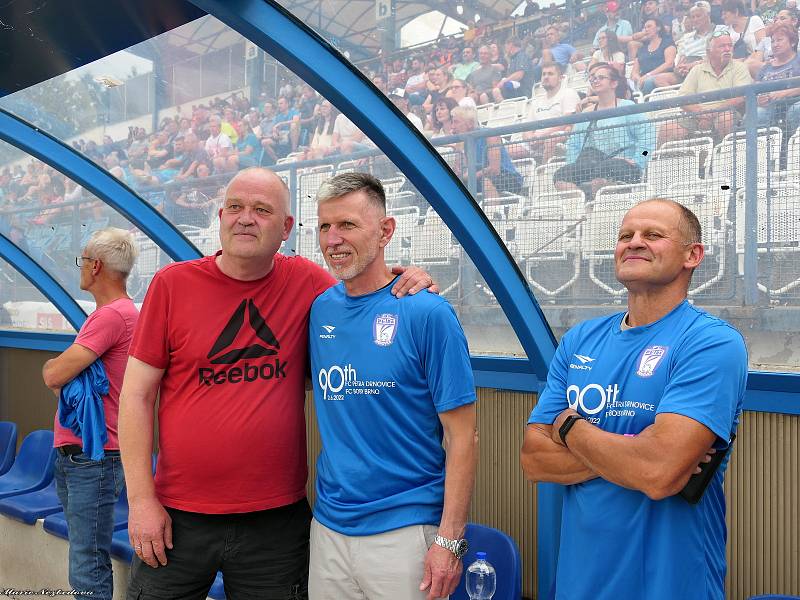 Při příležitosti devadesáti let fotbalu v Drnovicích zažil tamní stadion exhibiční fotbalový zápas.