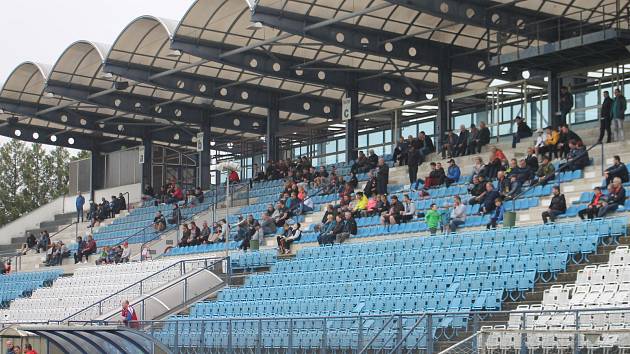 V přípravném utkání na drnovickém stadionu podlehl MFK Vyškov (modré dresy) FK Blansko 1:2.