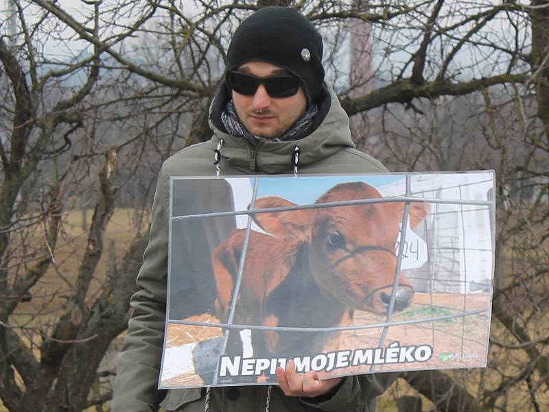 V Bučovicích upozorňovali aktivisté na špatné zacházení se zvířaty.