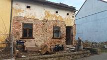 V Ivanovicích na Hané plánu demolici starého domu. Místo něj bude pozemek pro zájemce.