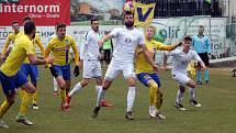 Vyškovští fotbalisté (v bílém) porazili na úvod jarní části druhé ligy Opavu 4:1.