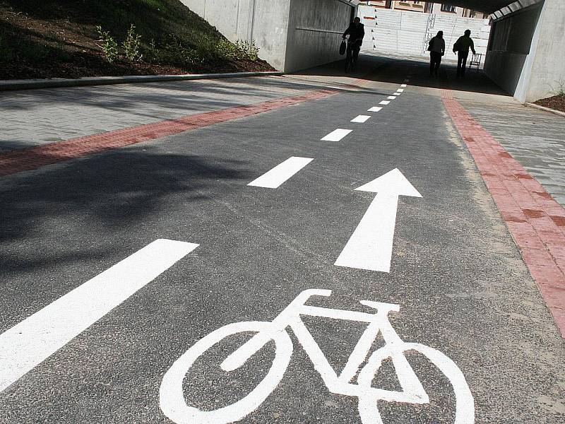 Od středy mohou chodci i cyklisté ve Vyškově znovu využívat podchod pod vyškovským průtahem. Jeho rozsáhlá rekonstrukce i úpravy okolí jsou téměř u konce. O víc než dva měsíce dřív.