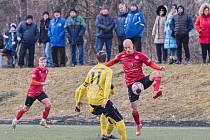 Fotbalisté Vyškova (červené dresy) porazili v posledním zimním přípravném utkání Slovan Rosice 2:0.
