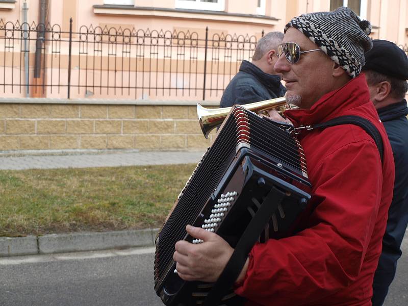 Ve Hvězdlicích oslavili tradiční ostatky.